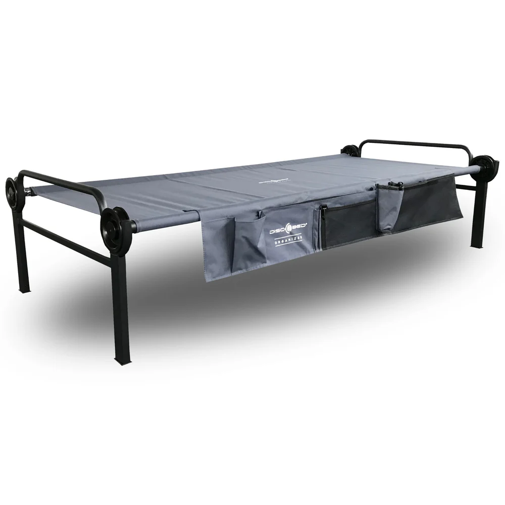 Leichte Montage ganz ohne Werkzeug
• Komfortable Liegefläche
• Robuster und stabiler Stahlrahmen
• Belastbar bis zu 227 kg
• Sehr langlebig und leicht zu reinigen
• Praktische Tragetasche, kompaktes Packmaß
• Optimal für den Campingurlaub oder als Gästebett
Gewicht 14kg
Belastbarkeit 227kg
Außenmaße Hx208cm Lx100cm Bx52cm 
Höhe Liegefläche 41cm
Liegefläche Lx201cm Bx88cm 
Packmaß Tasche Hx100cm Lx52cm Bx11cm 
Technische Daten
Rahmen • pulverbeschichteter,
 rostabweisender Stahlrahmen
Stoff • 600D Polyester, PVC beschichtet
Lieferumfang:
2 gerade Rahmen
1 Polyestermatte anthrazit
1 Seitentasche anthrazit
4 schwarze Discs
4 Außenstange
2 Mittelstangen
4 Fußpfropfen
1 Transporttaschen anthrazit
2 Stapeladapter
1 Sicherheitsriemen
