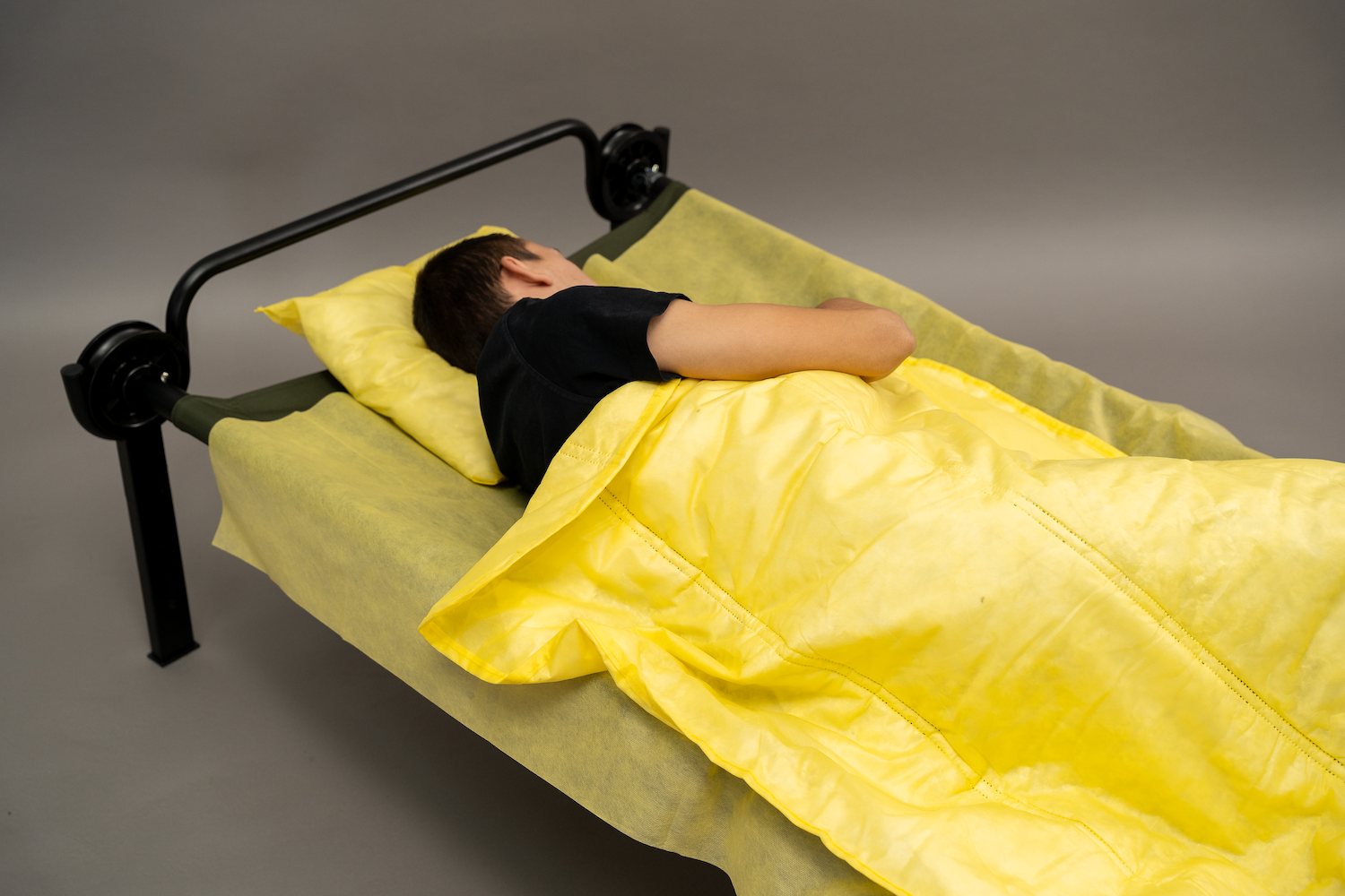 Katastrophenhilfe-Bett-Set Premium gelb
Einmaldecke ca.500g, 190x110cm Baumwollfüllung 
Einmalvlieslaken  200x100cm
Einmalkissen ca.210g, 40x40cm
Einzeln hygienisch und platzsparend im Polybag verpackt

-Naturkatastrophen
-Epidemien und Pandemien
-Flüchtlingslagern