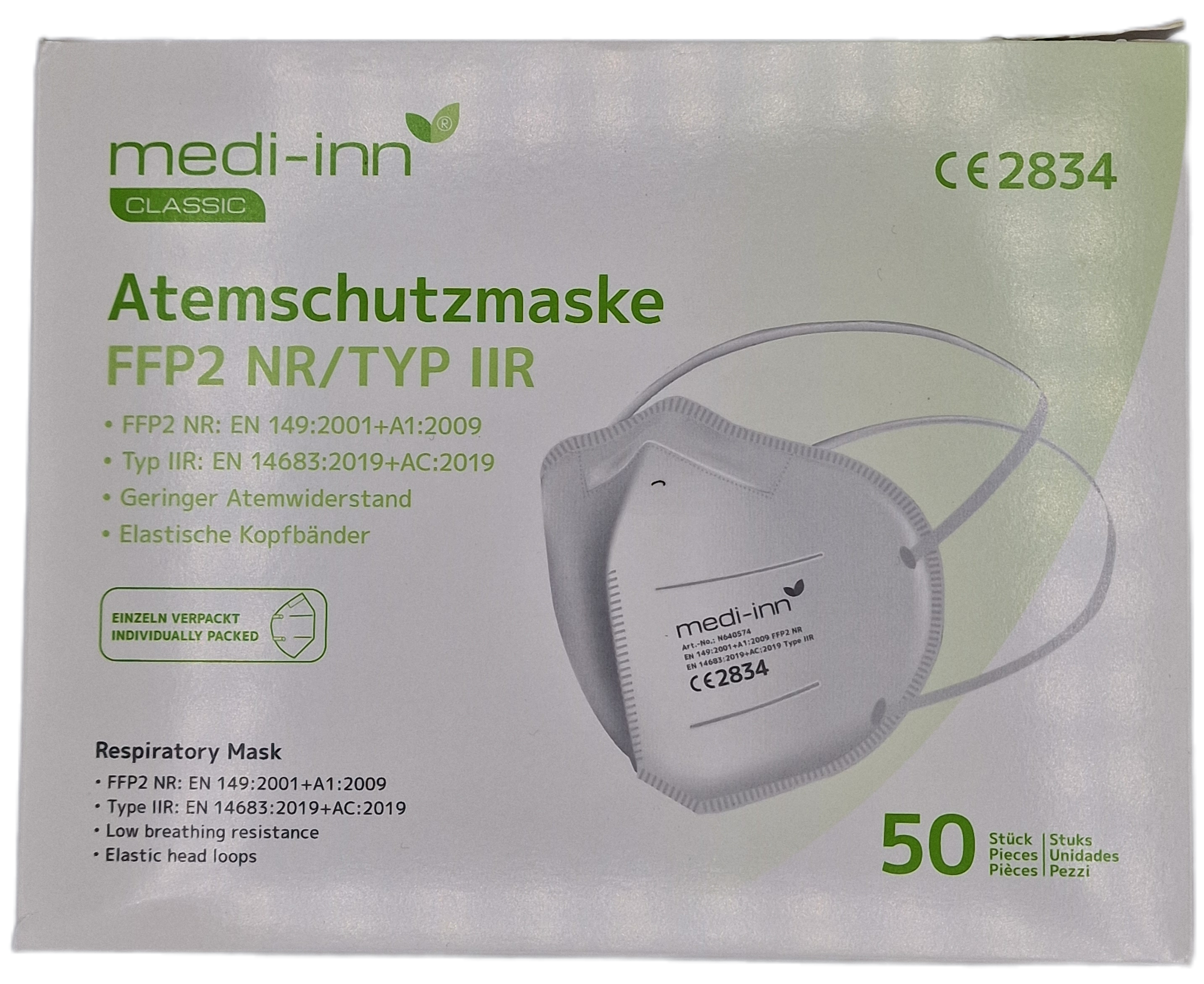 Atemschutzmaske für den einmaligen Gebrauch, mit flexiblem 
Nasenbügel, latexfrei, einzeln verpackt.
Persönliche Schutzausrüstung der Kategorie III gemäß Verordnung 
(EU) 2016/425. 
Material 
Anzahl der Lagen 
Polypropylen-Vliesstoff 
4 
Art der Befestigung 
Kopfband 
Ventil 
Ohne Ventil 
Farbe 
Weiß 
Haltbarkeit 
3 Jahre
Menge in der Einzelverpackung 
Einzelverpackung pro Karton 
50 Stk (einzeln unterverpackt) 
10 Stk 
Art der Einzelverpackung 
Box 
Kartonmaße (T x H x B) 
72,5 x 34,0 x 21,0 cm 
Lagerungshinweise 
Trocken zwischen -30 °C bis 40 °C und einer 
maximalen relativen Feuchte von < 80 % lagern. 

